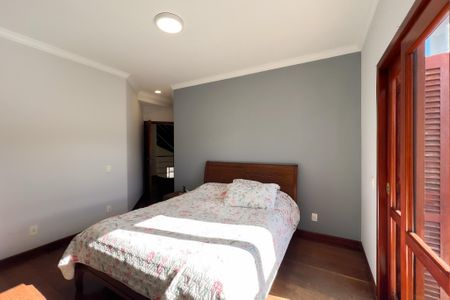 Casa de condomínio à venda com 375m², 4 quartos e 3 vagas