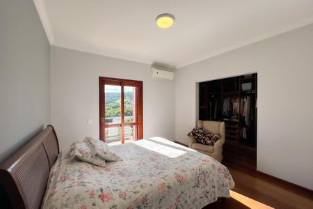 Casa de condomínio à venda com 375m², 4 quartos e 3 vagas