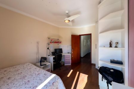 Casa de condomínio à venda com 375m², 4 quartos e 3 vagas