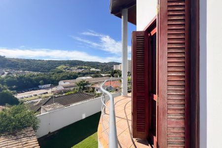 Casa de condomínio à venda com 375m², 4 quartos e 3 vagas