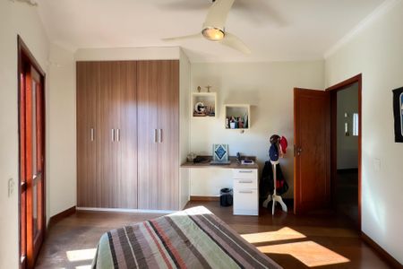 Casa de condomínio à venda com 375m², 4 quartos e 3 vagas