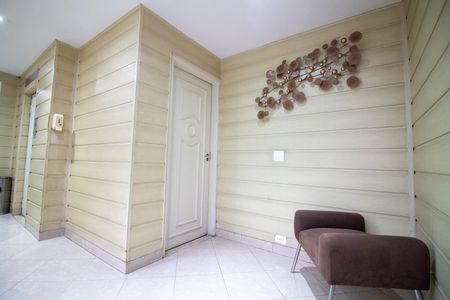 Apartamento à venda com 75m², 2 quartos e 1 vaga Apartamento à venda com 75m², 2 quartos e 1 vagaHall Social