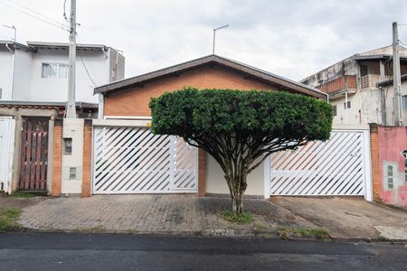 Casa para alugar com 250m², 3 quartos e 3 vagasFachada