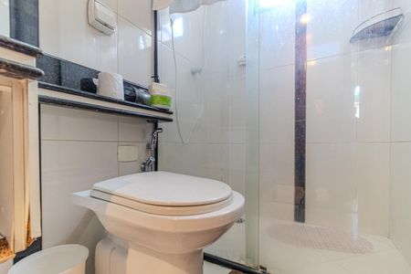 Apartamento à venda com 519m², 3 quartos e 6 vagasBanheiro da Suíte 1