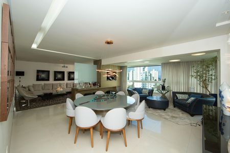 Apartamento à venda com 199m², 4 quartos e 4 vagasSala