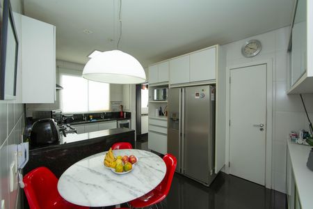 Apartamento à venda com 199m², 4 quartos e 4 vagasCozinha