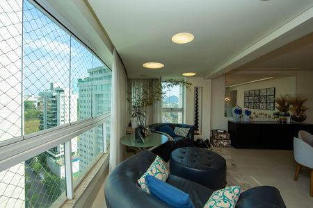Apartamento à venda com 199m², 4 quartos e 4 vagasSala