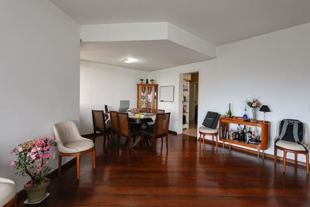 Apartamento para alugar com 143m², 3 quartos e 3 vagas Apartamento para alugar com 143m², 3 quartos e 3 vagasSala