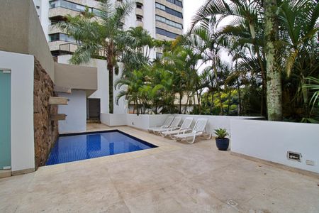 Apartamento para alugar com 143m², 3 quartos e 3 vagas Apartamento para alugar com 143m², 3 quartos e 3 vagasÁrea comum - Piscina