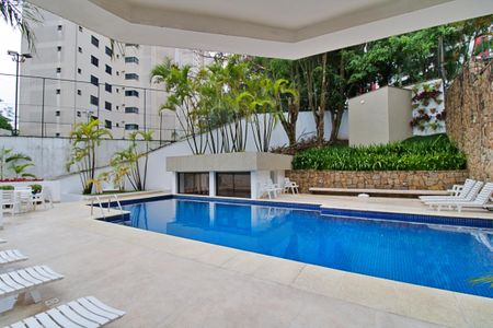 Apartamento para alugar com 143m², 3 quartos e 3 vagas Apartamento para alugar com 143m², 3 quartos e 3 vagasÁrea comum - Piscina