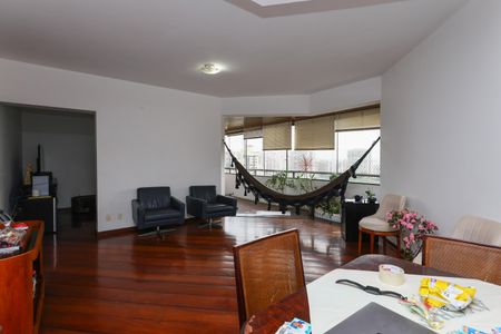Apartamento para alugar com 143m², 3 quartos e 3 vagas Apartamento para alugar com 143m², 3 quartos e 3 vagasSala