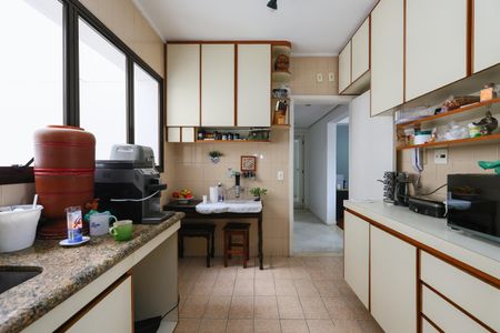 Apartamento para alugar com 143m², 3 quartos e 3 vagas Apartamento para alugar com 143m², 3 quartos e 3 vagasCozinha