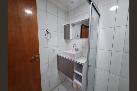 Banheiro de apartamento para alugar com 2 quartos, 52m² em Utinga, Santo André