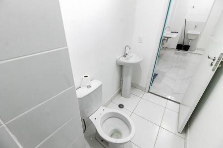 Banheiro de apartamento para alugar com 2 quartos, 33m² em Vila Prel, São Paulo