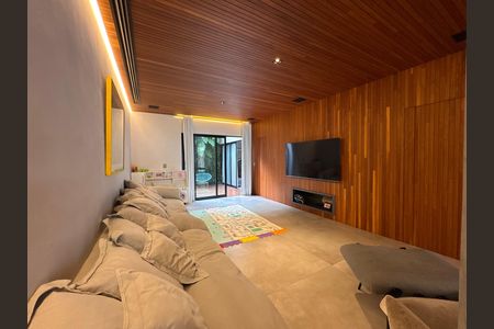 Casa de condomínio à venda com 407m², 4 quartos e 4 vagas Casa de condomínio à venda com 407m², 4 quartos e 4 vagasSala
