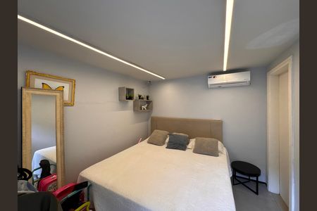 Casa de condomínio à venda com 407m², 4 quartos e 4 vagas Casa de condomínio à venda com 407m², 4 quartos e 4 vagasQuarto