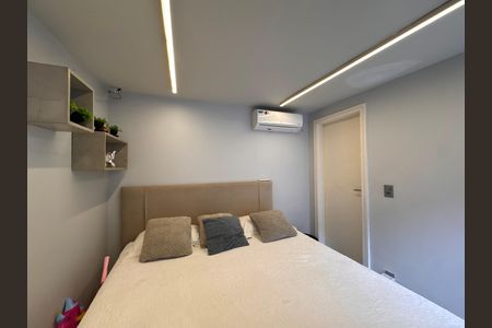 Casa de condomínio à venda com 407m², 4 quartos e 4 vagas Casa de condomínio à venda com 407m², 4 quartos e 4 vagasQuarto