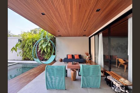 Casa de condomínio à venda com 407m², 4 quartos e 4 vagas Casa de condomínio à venda com 407m², 4 quartos e 4 vagasÁrea externa