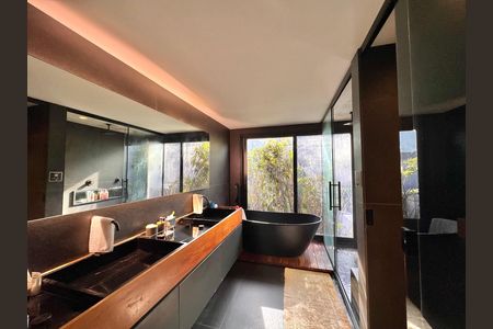 Casa de condomínio à venda com 407m², 4 quartos e 4 vagas Casa de condomínio à venda com 407m², 4 quartos e 4 vagasSuíte 1- Banheiro
