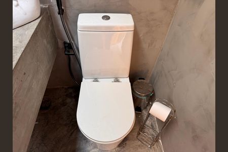 Casa de condomínio à venda com 407m², 4 quartos e 4 vagas Casa de condomínio à venda com 407m², 4 quartos e 4 vagasÁrea externa - Lavabo