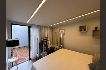 Casa de condomínio à venda com 407m², 4 quartos e 4 vagas Casa de condomínio à venda com 407m², 4 quartos e 4 vagasQuarto