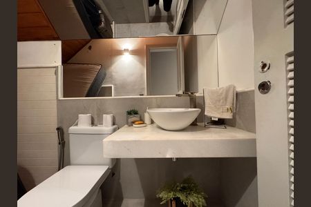 Casa de condomínio à venda com 407m², 4 quartos e 4 vagas Casa de condomínio à venda com 407m², 4 quartos e 4 vagasLavabo