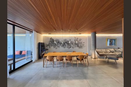 Casa de condomínio à venda com 407m², 4 quartos e 4 vagas Casa de condomínio à venda com 407m², 4 quartos e 4 vagasSala