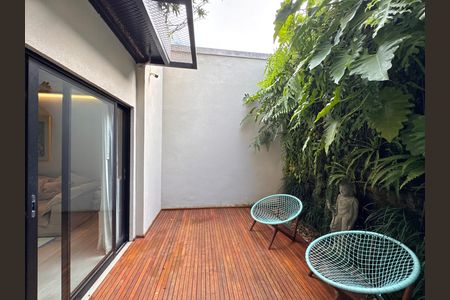 Casa de condomínio à venda com 407m², 4 quartos e 4 vagas Casa de condomínio à venda com 407m², 4 quartos e 4 vagasJardim de Inverno
