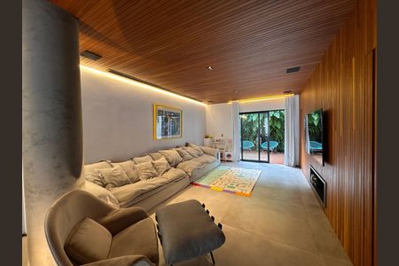 Casa de condomínio à venda com 407m², 4 quartos e 4 vagas Casa de condomínio à venda com 407m², 4 quartos e 4 vagasSala