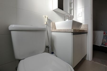 Banheiro de apartamento para alugar com 1 quarto, 43m² em Vila Mogilar, Mogi das Cruzes