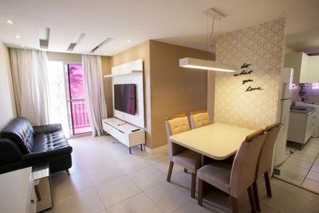Sala de apartamento para alugar com 2 quartos, 70m² em Taquara, Rio de Janeiro