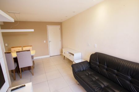 Sala de apartamento para alugar com 2 quartos, 70m² em Taquara, Rio de Janeiro