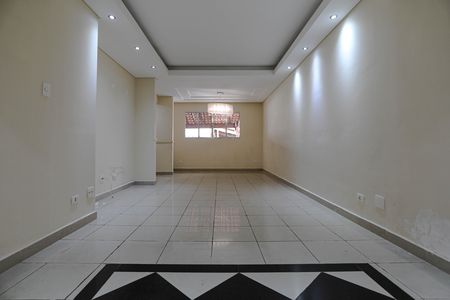 Sala de casa de condomínio para alugar com 3 quartos, 110m² em Centro, Mogi das Cruzes
