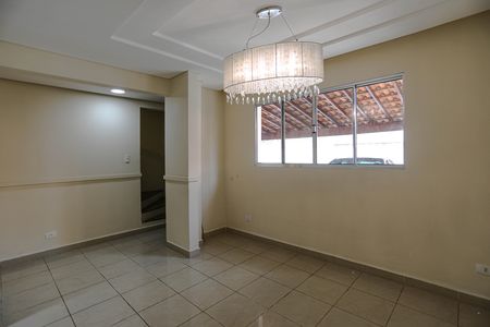 Casa de condomínio para alugar com 110m², 3 quartos e 3 vagasSala