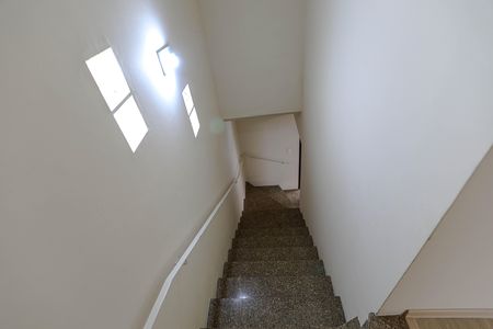 Casa de condomínio para alugar com 110m², 3 quartos e 3 vagasEscada