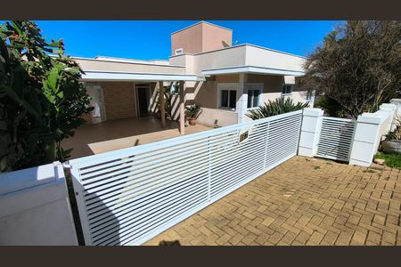 Casa de condomínio para alugar com 370m², 3 quartos e 6 vagas Casa de condomínio para alugar com 370m², 3 quartos e 6 vagasÁrea Externa