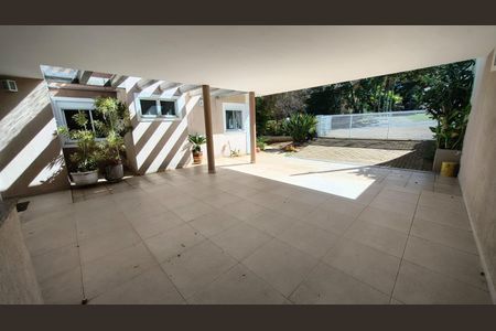 Casa de condomínio para alugar com 370m², 3 quartos e 6 vagas Casa de condomínio para alugar com 370m², 3 quartos e 6 vagasÁrea Externa