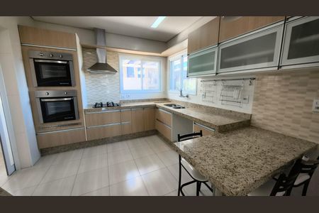 Casa de condomínio para alugar com 370m², 3 quartos e 6 vagas Casa de condomínio para alugar com 370m², 3 quartos e 6 vagasCozinha