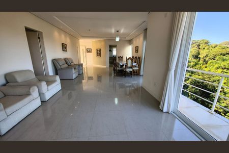 Casa de condomínio para alugar com 370m², 3 quartos e 6 vagas Casa de condomínio para alugar com 370m², 3 quartos e 6 vagasSala