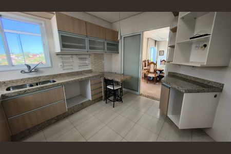 Casa de condomínio para alugar com 370m², 3 quartos e 6 vagas Casa de condomínio para alugar com 370m², 3 quartos e 6 vagasCozinha