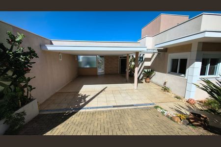 Casa de condomínio para alugar com 370m², 3 quartos e 6 vagas Casa de condomínio para alugar com 370m², 3 quartos e 6 vagasÁrea Externa