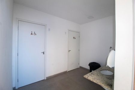 Apartamento para alugar com 60m², 2 quartos e 2 vagasÁrea comum - Banheiros 