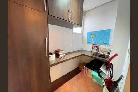 Casa de condomínio à venda com 163m², 3 quartos e 2 vagas Casa de condomínio à venda com 163m², 3 quartos e 2 vagasEscritório