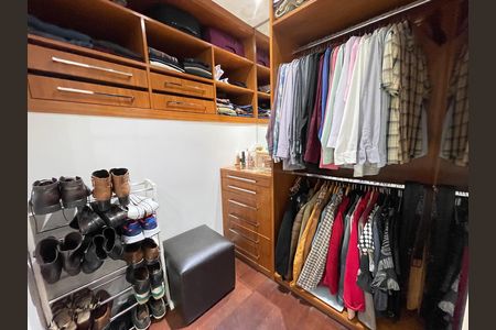 Casa de condomínio à venda com 163m², 3 quartos e 2 vagas Casa de condomínio à venda com 163m², 3 quartos e 2 vagasCloset do quarto 1