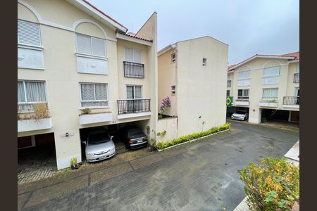 Vista de casa de condomínio à venda com 3 quartos, 163m² em Ferreira, São Paulo