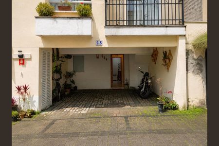 Casa de condomínio à venda com 163m², 3 quartos e 2 vagas Casa de condomínio à venda com 163m², 3 quartos e 2 vagasGaragem