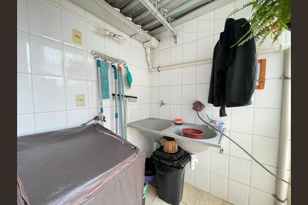 Área de serviço  de casa de condomínio à venda com 3 quartos, 163m² em Ferreira, São Paulo