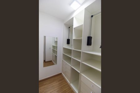 Apartamento para alugar com 60m², 2 quartos e 1 vaga Apartamento para alugar com 60m², 2 quartos e 1 vagaCloset da suíte