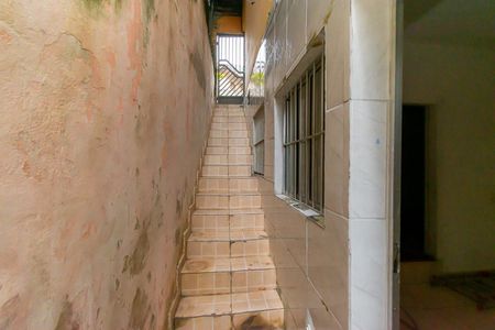 Escada Externa de casa para alugar com 1 quarto, 38m² em Jardim Ipanema (zona Leste), São Paulo