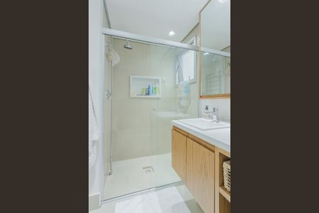Apartamento à venda com 105m², 2 quartos e 2 vagas Apartamento à venda com 105m², 2 quartos e 2 vagasBanheiro da Suíte